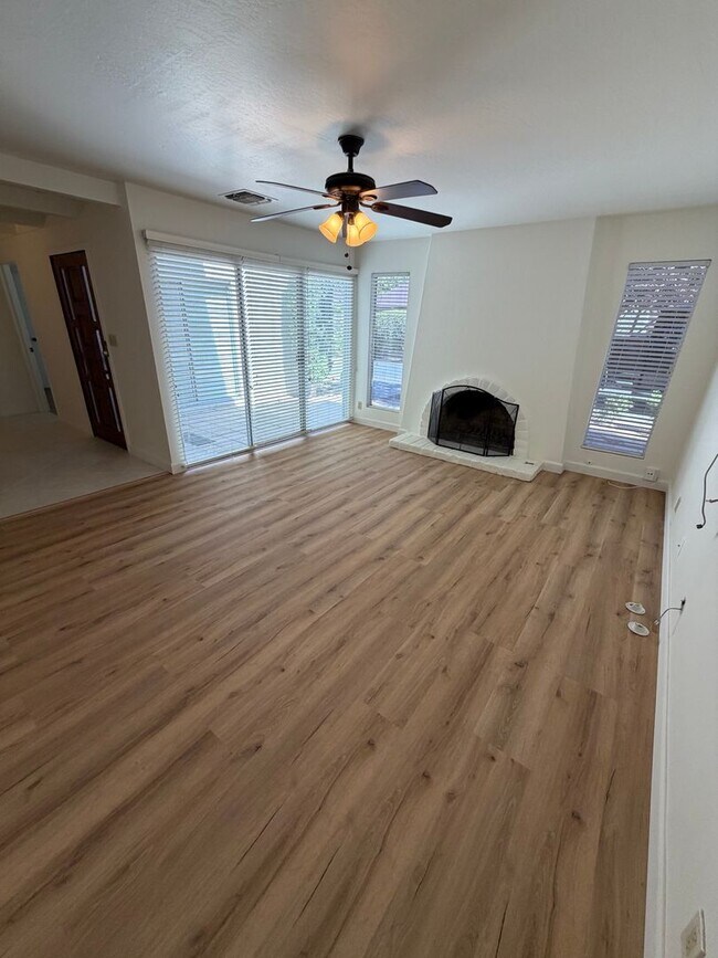 Building Photo - *Move in special* First month's rent is on us!! move in by 8/1/2026