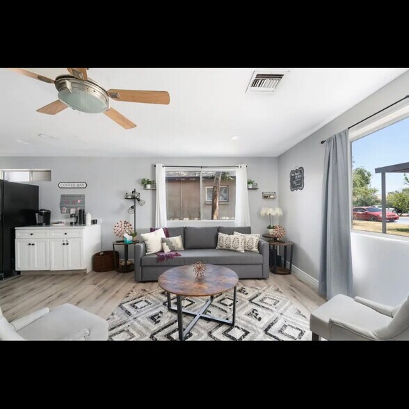 Building Photo - 3330 E Cypress St