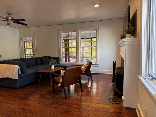 Building Photo - 610 N Olive Ave