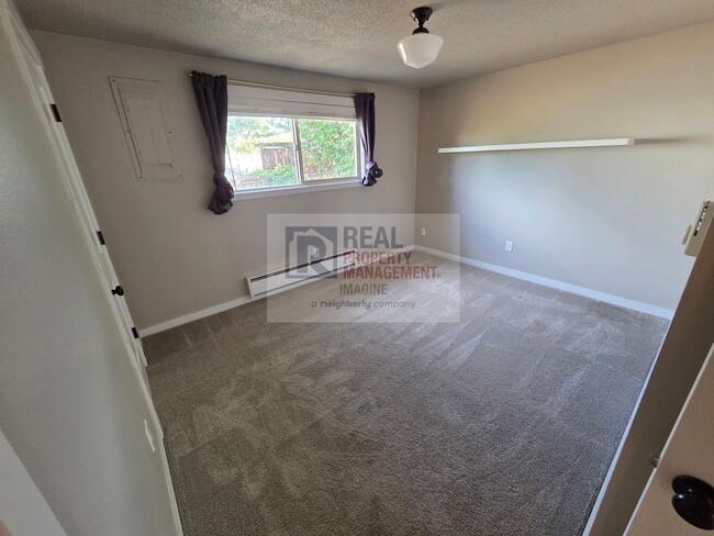 Building Photo - Recently remodeled 3 bedroom, 2.5 bath home