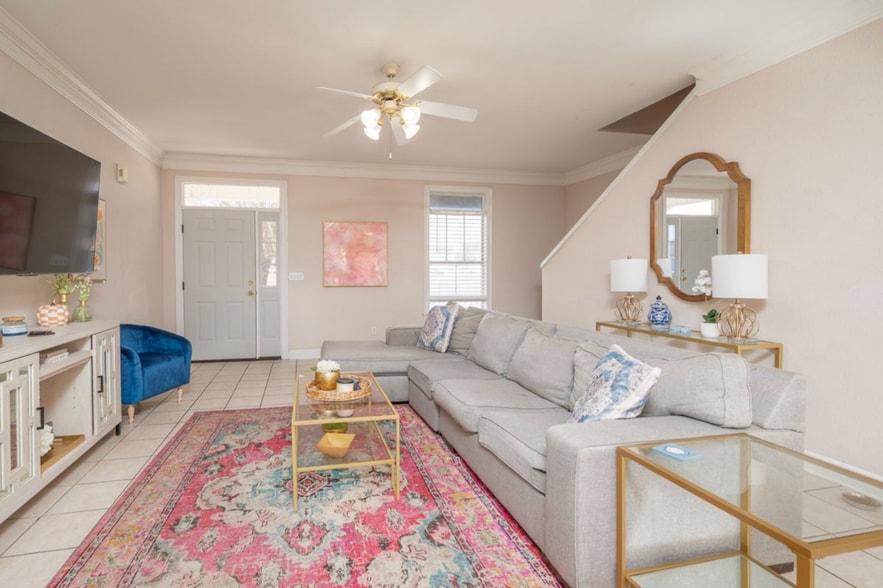 Building Photo - 923 Saint Andrews Ln