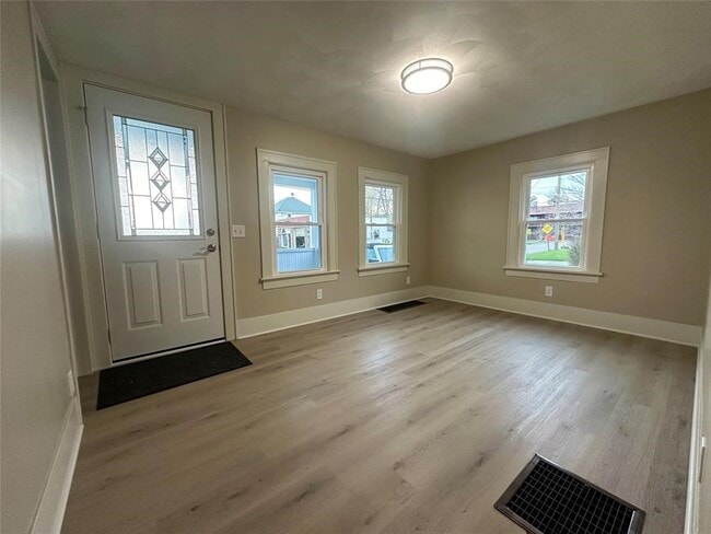 Building Photo - 40 N Brookside Ave
