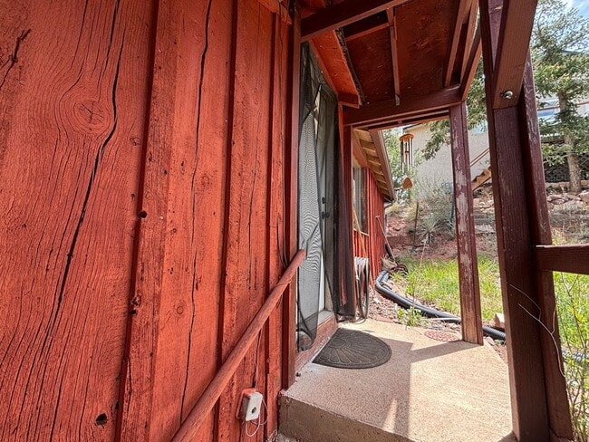 Building Photo - Manitou Cottage nestled in Nature