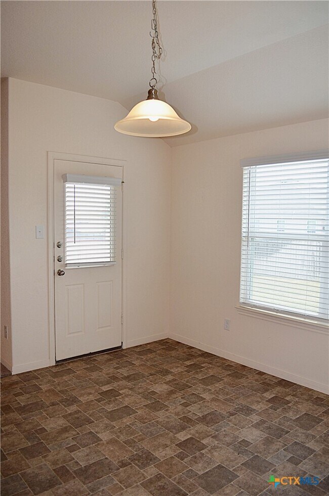 Building Photo - 6702 Keechi Valley Dr