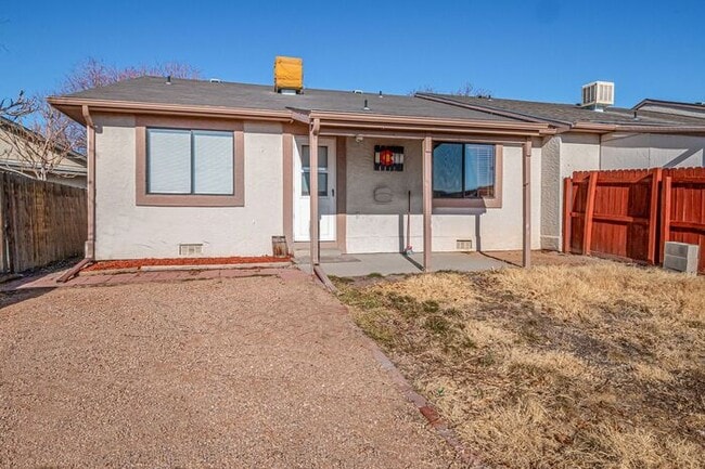 Building Photo - Charming 2-bedroom, 2-bathroom townhome with a 1-car garage