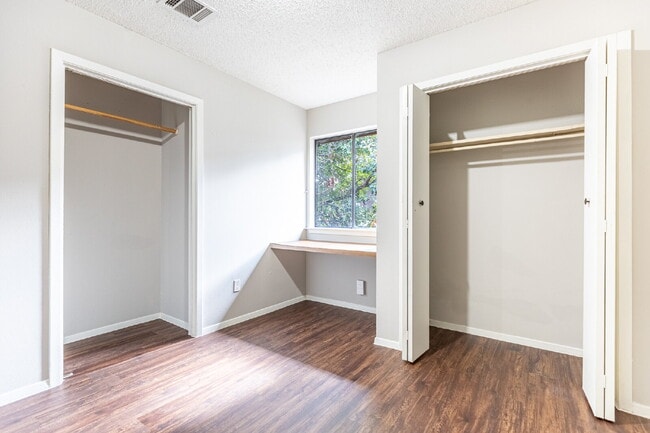 Building Photo - 6201 Berkett Cove