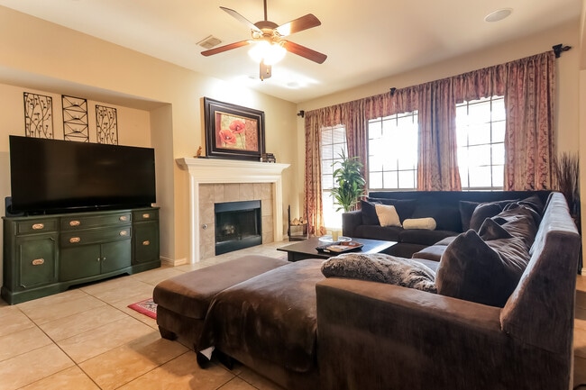 Building Photo - 4226 Meadowview Ln