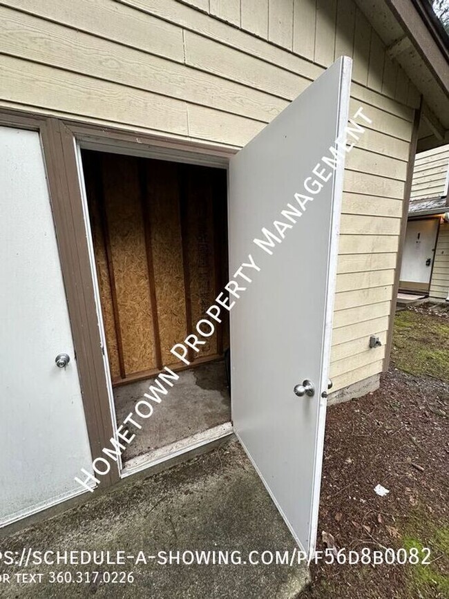 Building Photo - 2 Bedroom with W/S/G Included! Available NOW!