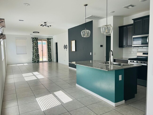 Building Photo - Move-In Ready Surprise Home – Military Dis...