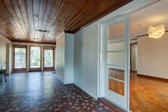 Building Photo - 2049 NW 9th Ave