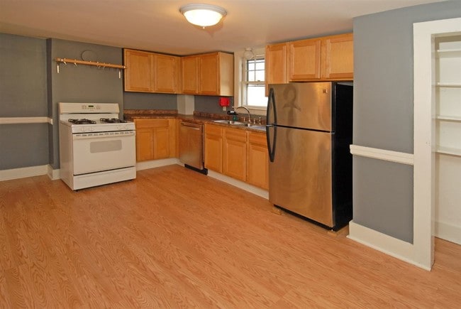 Building Photo - 442 Middle Street
