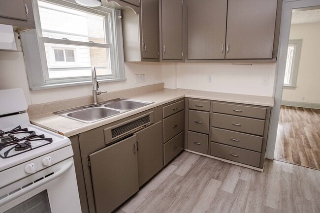 Building Photo - Very Spacious Four Bedroom Home For Rent!