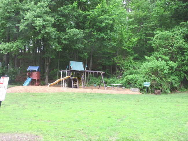 Building Photo - 25 Padanaram Rd