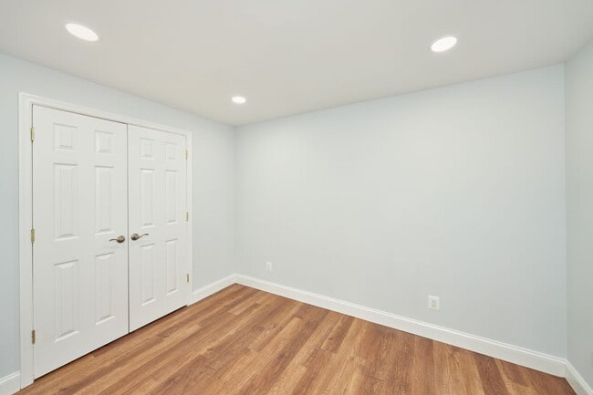 Building Photo - 9900 Kingsbridge Dr