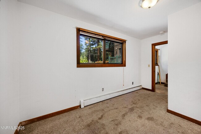 Building Photo - 445 Country Club Dr