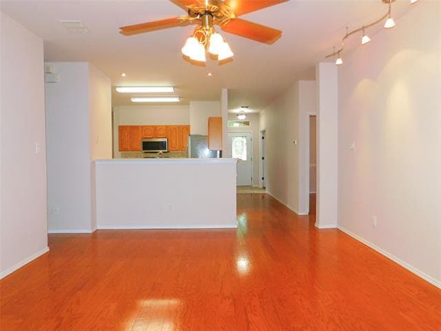 Building Photo - 7917 Seven Oaks Ln
