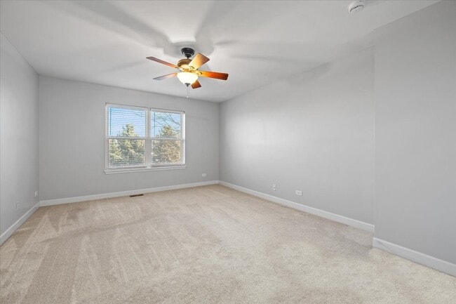 Building Photo - 450 Majestic Ln