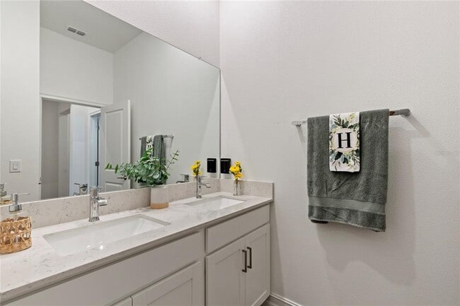 Building Photo - 8692 Little Bluestem Dr