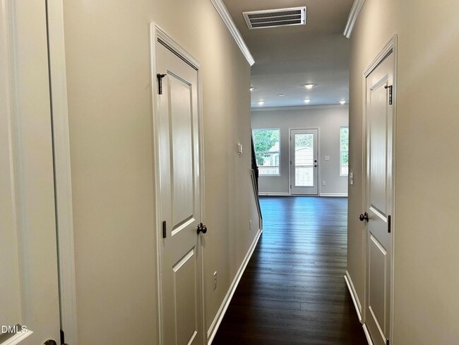 Building Photo - 154 Paramount Dr