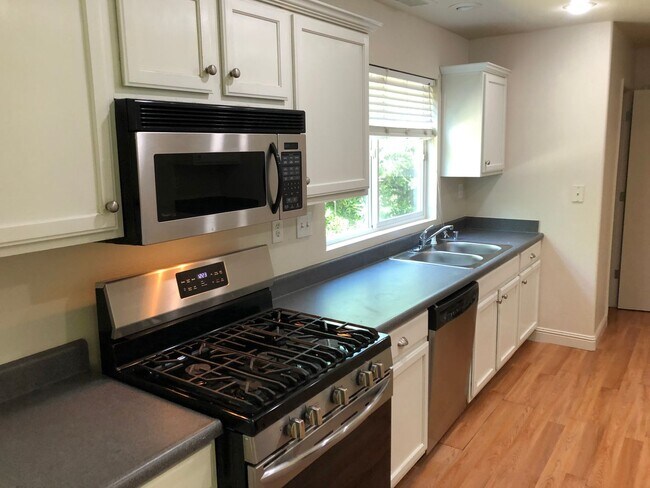 Building Photo - 3711 Compass Pointe Ave