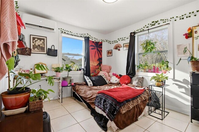 Building Photo - 3704 Wells St