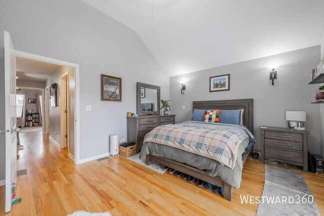 Building Photo - 1438 W Cortez St