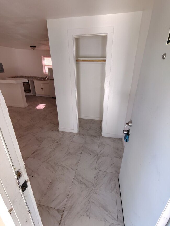 Building Photo - STUDIO Apartment/ALL BILLS PAID!!
