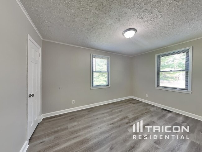 Building Photo - 3638 Memorial Pkwy NW