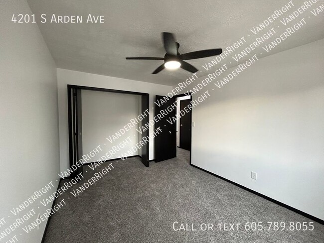 Building Photo - 4201 S Arden Ave
