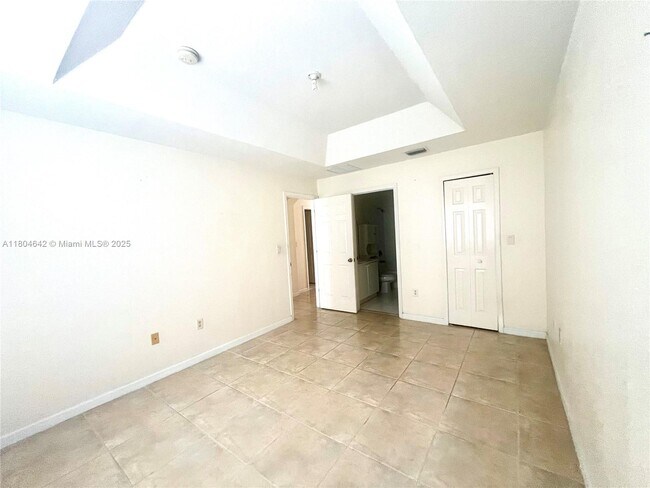 Building Photo - 1429 SE 24th Ct