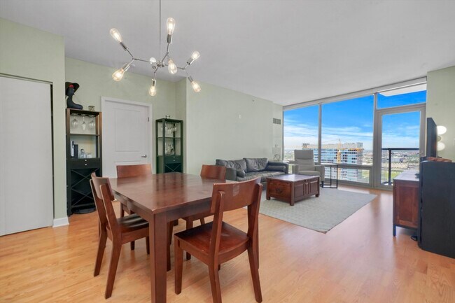 Building Photo - 100 E 14th St