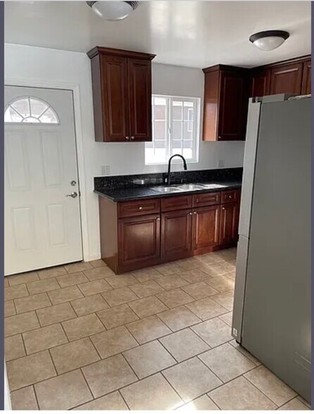 Building Photo - 1529 Mohawk St