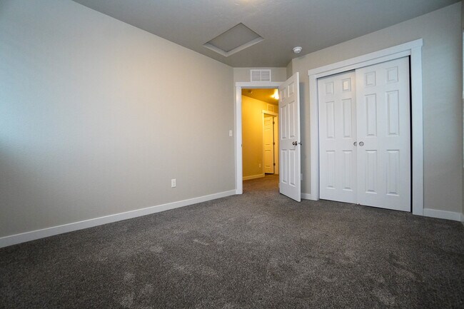 Building Photo - 6113 N Colosseum Ave