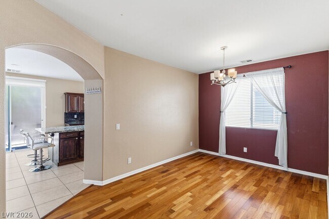 Building Photo - 527 Newberry Springs Dr
