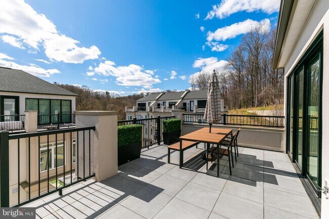 Building Photo - 8201 River Rd