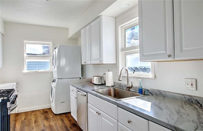 Building Photo - 68 Division St