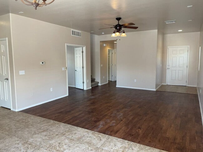 Building Photo - "Charming 4-Bed Home with 2.5 Baths in Tuc...
