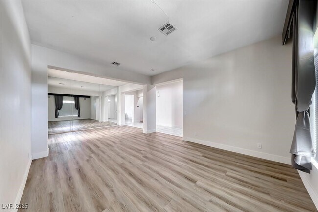 Building Photo - 140 Ultra Dr
