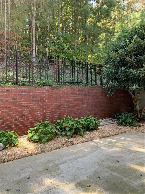 Building Photo - 1207 Dunwoody Village Dr
