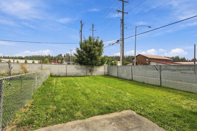 Building Photo - 800 N Regal Ct