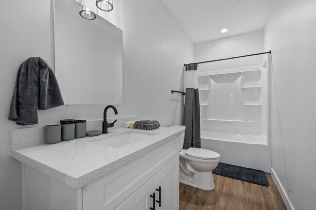 Building Photo - 3757 E Van Buren St