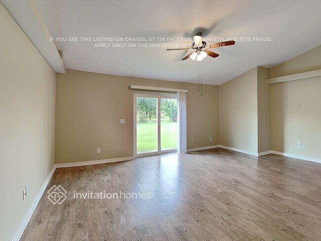 Building Photo - 5816 33rd Dr E