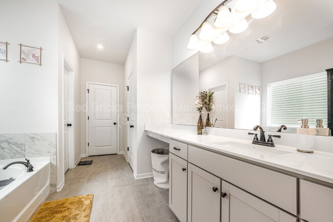 Building Photo - 9046 Evercrisp Ln