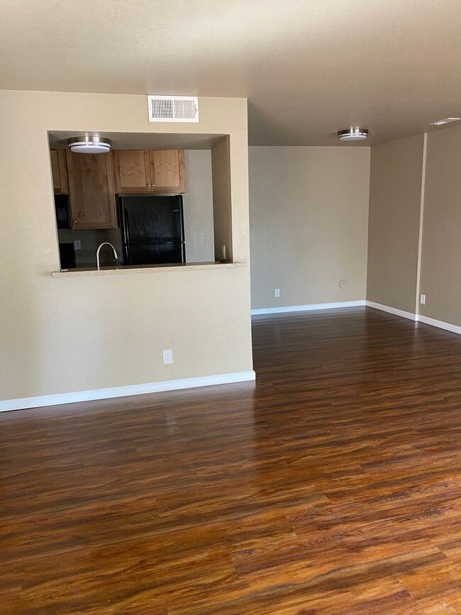 Building Photo - 2076 Fancy Oaks Dr, Redding, CA 96003
