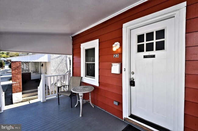 Building Photo - 23 Walnut St