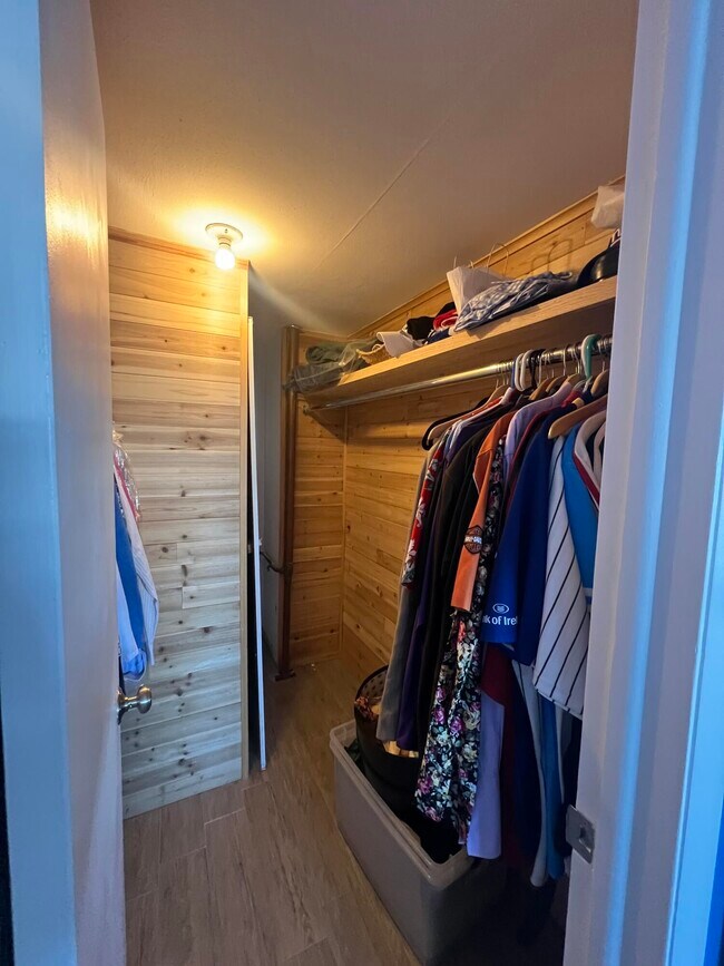 Building Photo - 2731 NE 14th Street Causeway