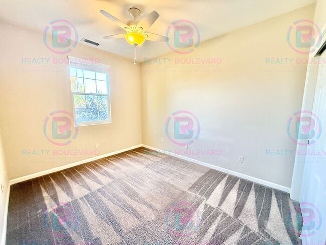 Building Photo - Beautiful townhome in South Meadows! 3-bed...