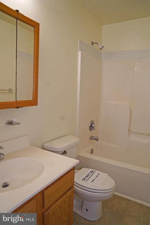 Building Photo - 122 Sinker Dr