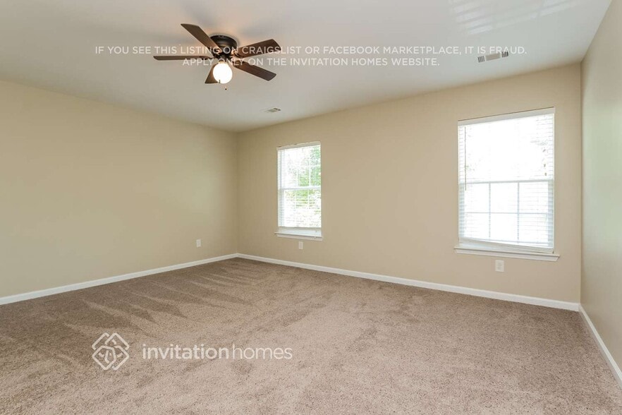 Building Photo - 2650 Mayfair Dr