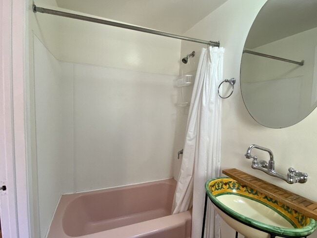 Building Photo - 2707 Strongs Dr